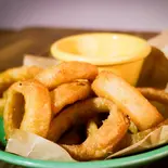 HOMEMADE ONION RINGS with RANCH SAUCE /自家製オニオンリング ランチソース添え（ハンバーガー＆ジャンクフード THE SPRINGFIELD）