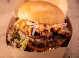 南米テイストのBLTバーガー（白金バーガー ザ テンダーハウス ダイニング）