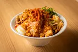 肉盛りまぜそば桃太郎(辛辛醤油)(小麦と肉 桃の木)