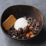 チョコ＆ナッツグリークヨーグルト（フルーツ飴atom 喜連瓜破店）