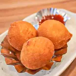 濃厚チーズボール 3つ（カラオケ歌居屋）