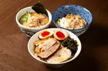 特製つけめん(四種チャーシュー入り)と替えつけセット（つけめんさなだ 千住本店）