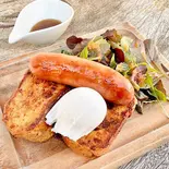 全粒粉フレンチトーストブレッキープレート Whole Wheat French Toast Brekkie Plate（BONDI COFFEE SANDWICES KOMAZAWA）
