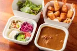 【弁当】えびフライ(3本)カレー付き 弁当 (サラダと小鉢付き)(RESTAURANT MAMA.)