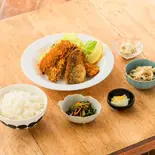 【白米】イワシとアジのミックスフライ定食（まんまる食堂）