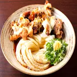 (冷)焦がしチーズ山盛りザンギうどん（ザンギとうどんの専門店 一久 狸小路本店）