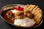 漢の3種デカ盛りカレー(ロースカツ＆唐揚げ2個＆目玉焼き) MEGA Curry（【メガMAX＆男飯】漢のカツカレー 亀有店）