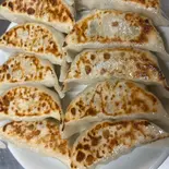 肉汁たっぷり大ぶり焼き餃子10個（まるゆ「元祖骨無し手羽先」）