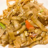 タイしょう油太麺焼きビーフン(タイ料理 セーン タイ)