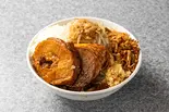 豚一枚増し辛い汁なしそば 中盛（ラーメン宮郎）