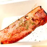 厚切りベーコンステーキ（軽食とデザート。Cafe Karanos[カラノス]）