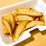● ホクホク皮付きポテト Mサイズ French Fries With Skin M size (200g)（カツサンドのお店 キッチン88）