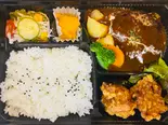 ハンバーグ・唐揚げ弁当(CAFE LAUGHTER)