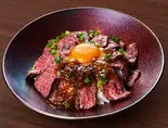 Sakuraの黒毛和牛ローストビーフ丼（和牛すき焼きしゃぶしゃぶSakura）