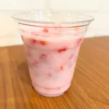ストロベリー＆ナタデココミルク（Care's Cafe ＆ Bar）