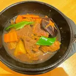 土鍋牛バラ煮込み定食（王富貴黃燜鷄）