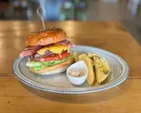 ベーコンチーズバーガー(ポテト付き)（November）