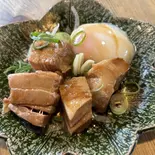 とろ〜り温泉玉子添え豚角煮(名もなき店)