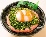 ねぎたま海苔ユッケ丼 (16)（魚丼 中村橋駅北口店）