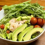 エビとアボカドのサラダ Shrimp Avocado Salad（ローカル渋谷店 LOCAL SHIBUYA）