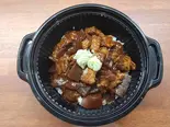 牛肉の味噌どて煮丼 stewed beef tendon bowl（フェアトレード珈琲院）