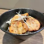 炭火香る鶏チャーシュー丼（とり九）