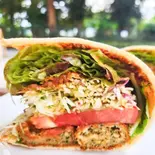 ヴィーガンファラフェルサンド Vegan falafel sandwich（アンドサンドイッチ）