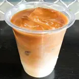 オリジナルブレンド豆のアイスカフェラテ（ブラブラカフェ）