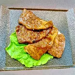 黒毛和牛上カルビ 70g（390 ホルモン焼肉）