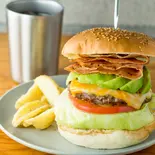 アボカドベーコンチーズバーガーセット（ビフテックバーガー）