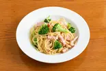 厚切りベーコンとブロッコリーのぺぺロンチーノパスタ（窯焼きピザ＆イタリアン ハチョボリーノ）