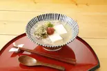 梅こぶ肉吸い豆冨Umeboshi kelp meat soup tofu（大衆食堂 安べゑ 御徒町研修センター店）