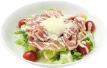 生ハムと温玉のシーザーサラダ（下町パスタバル ブリラーレ 亀有店）
