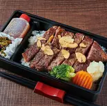 和牛サーロインステーキ重（鉄板ダイニングもぐら）