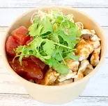 まぐろ＆蒸し鶏とパクチーのエスニック風ポキボウル（豊洲市場直送まぐろ KEIKI BEACH 83）