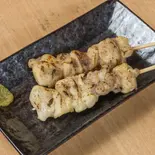 焼き鳥 もも 2本（和牛と海鮮浜焼き うしQかきQ）