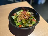 和風チキンサラダ〜パリパリガーリック〜（大阪お好み焼き ともくん家 赤坂見附店）