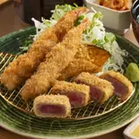サーロインの牛カツと肉巻き海老フライ弁当（牛カツ・串揚げ 串亭 大名古屋ビルヂング店）