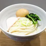 塩だし味玉ぶっかけうどん(薬味ねぎ、国産しっとり鶏胸肉1枚、ホウレン草、味玉1個)(究極の塩だしうどん 京都はんなり)