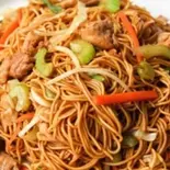 チキン焼きうどん Chicken Chowmin（KATHMANDU MOMO HOUSE）