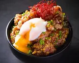 【甘酢ネギまみれ‼】 悪魔の温玉油淋鶏丼(ユーリンチー)(悪魔からあげ 鶏バカ食堂 大塚店)
