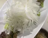 カリカリじゃこ玉ねぎスライスサラダ（魚とん）
