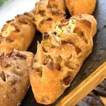 レザンベリー＆クリームチーズ Raisin ＆ Cream cheese（Manhattan Bakery ＆ Wine bar）