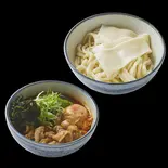三陸産わかめ辛たまご肉汁うどん（肉汁うどん奥村 池袋店）