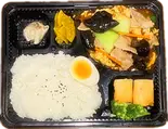 豚肉ときくらげの玉子炒め弁当（楽しい酒場·八鮮食堂）