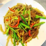 牛肉とニンニクの芽炒め（華聖樓）