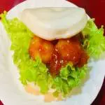 エビチリ中華バーガー（萬福来 赤塚店）