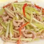 肉絲とセロリ炒め（萬福来 赤塚店）