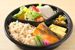 1899週替わり魚弁当(週替わりメイン、茶飯、玉子焼き、副菜、煎茶チキンサラダ)(RESTAURANT 1899 OCHANOMIZU)