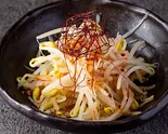 豆もやしナムル～食べる辣油添え～（海鮮鮨と鶏白湯おでん 魚でん 船橋本店）
